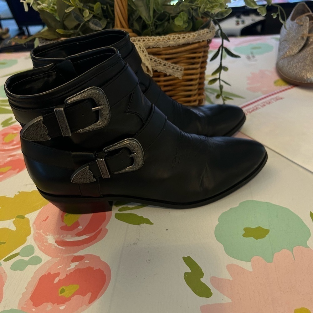 Abound Women's western inspired black buckled booties sz. 8 M